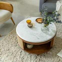 Table basse en bois de manguier, cannage et marbre Brook