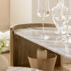 Table basse ovale en bois de manguier et marbre Isabella