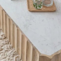 Table basse rectangulaire en bois de manguier et marbre blanc Moana