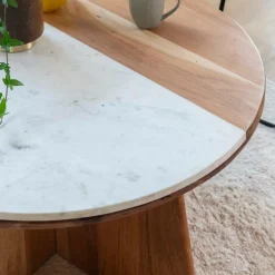 Table basse ronde en bois d'acacia et marbre Homère