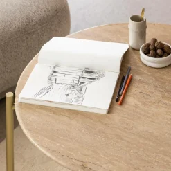 Table basse ronde en marbre et métal doré Cerys