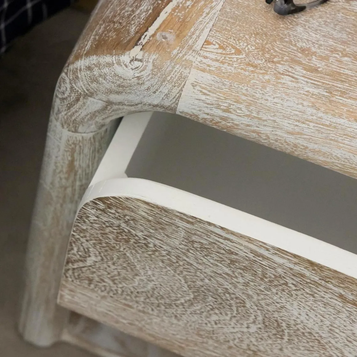 Table de chevet blanchie en bois de manguier Gilda