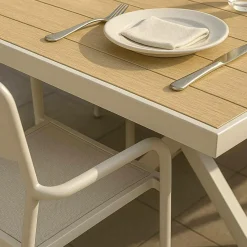 Table de jardin taupe et effet bois en aluminium Ayden