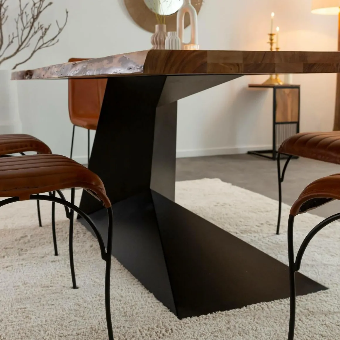 Table à manger suspendu en bois d'acacia et métal Coco